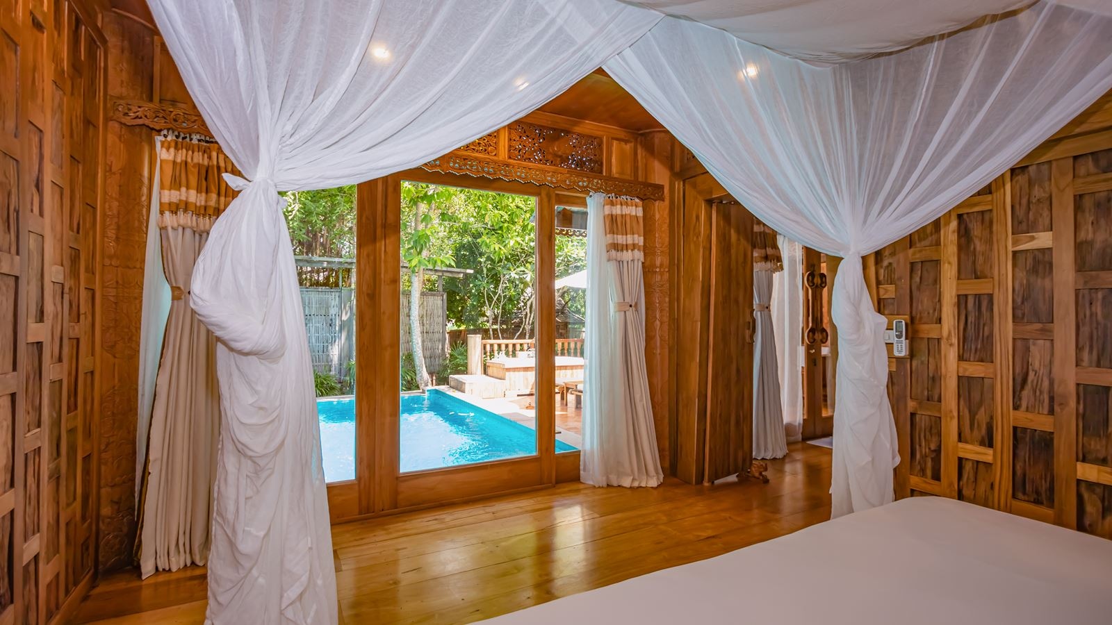 rooms-two-bedroom-pool-villa-child-sharing-bed