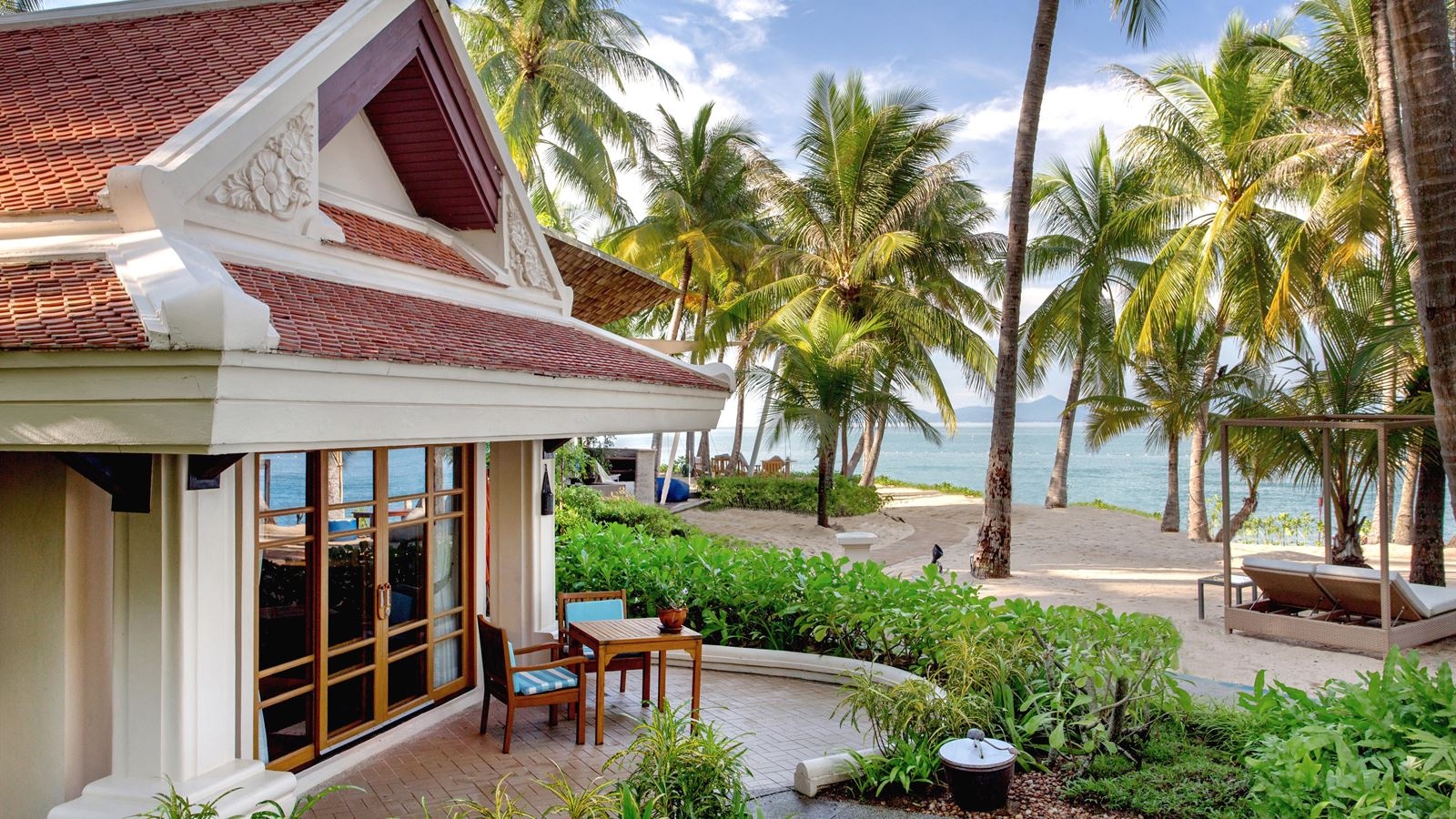 rooms-deluxe-beachfront-villa