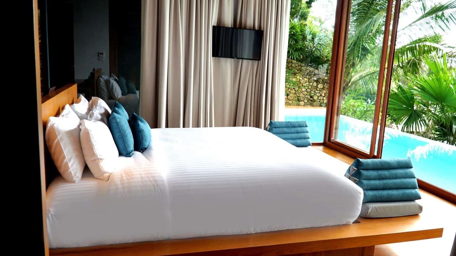 rooms-suite-pool-villa