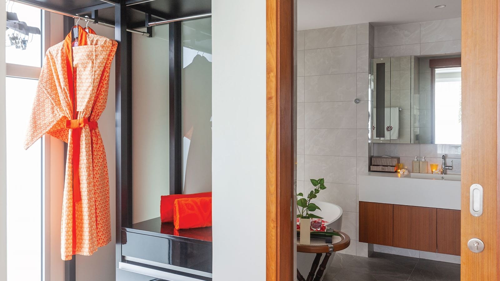 rooms-2bedroom-pool-suite-beach-view