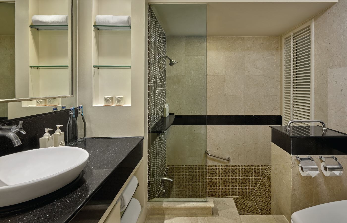 rooms-laguna-pool-access-twin-room