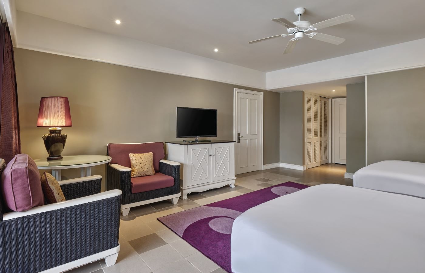 rooms-laguna-pool-access-twin-room