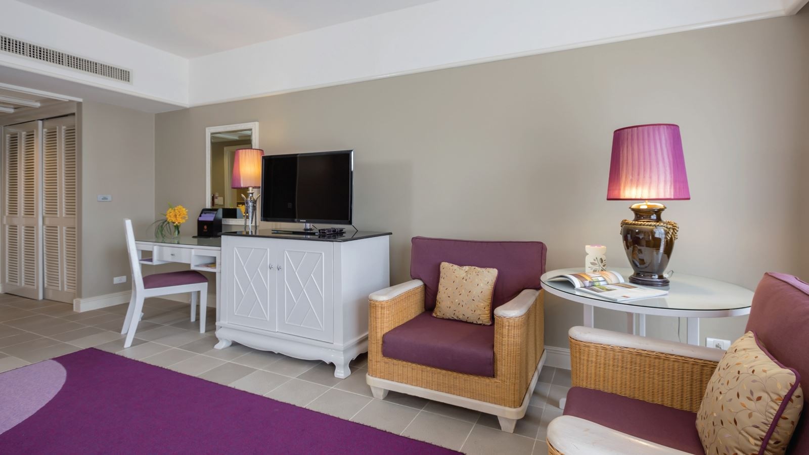 rooms-laguna-king-room