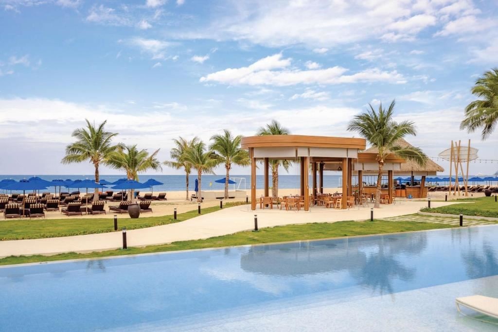 restaurants-xana-beach-club