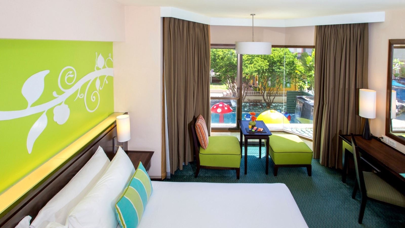 rooms-deluxe-pool-view