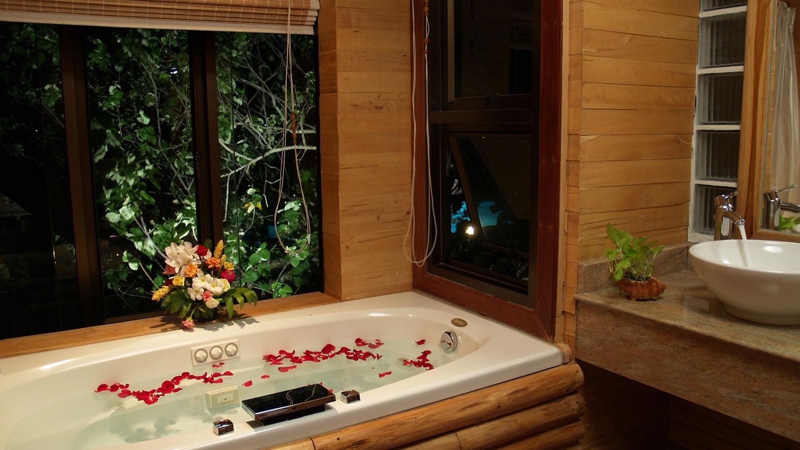 rooms-beach-spa-villa