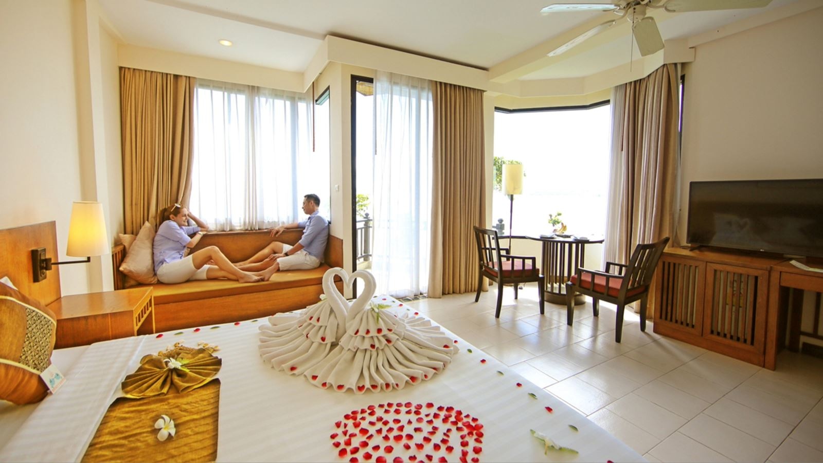 rooms-grand-deluxe-sea-view-double-bed
