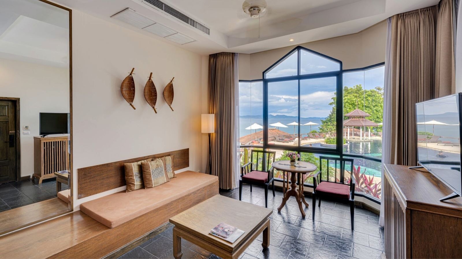 rooms-poolside-villa-double-bed