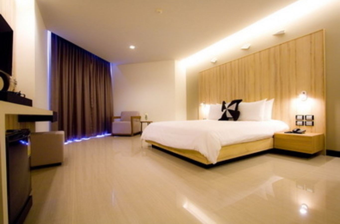 rooms-deluxe-city-view