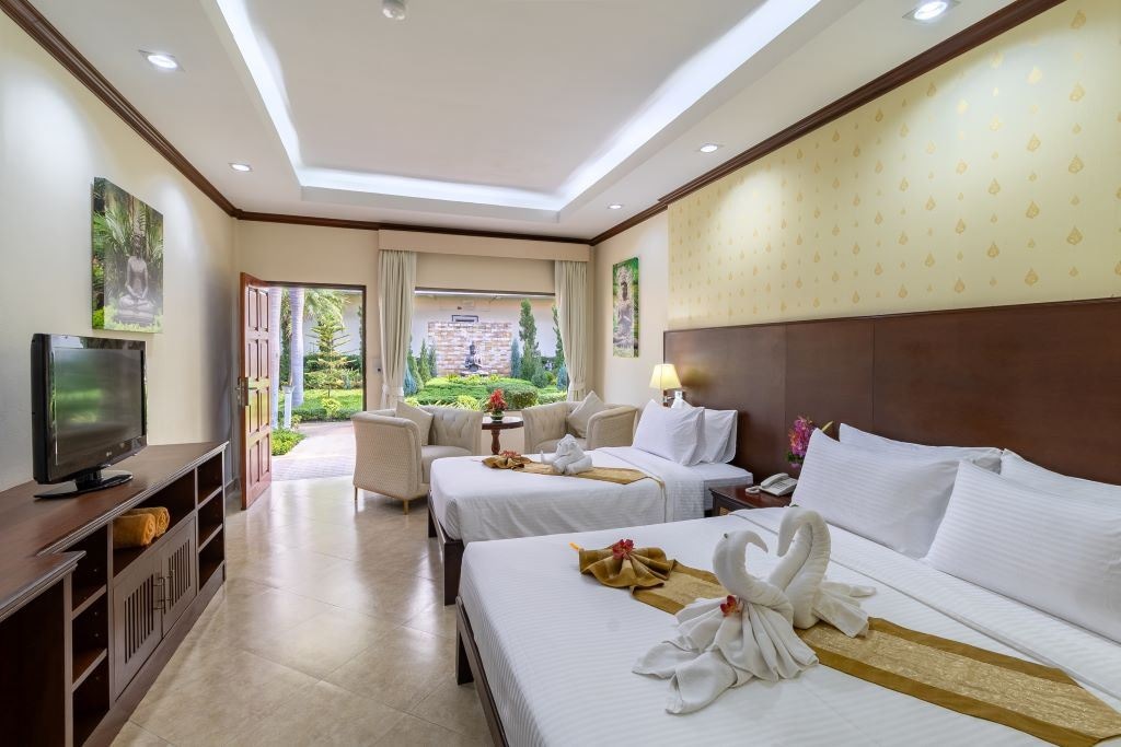 rooms-deluxe-hotel-room-garden-view