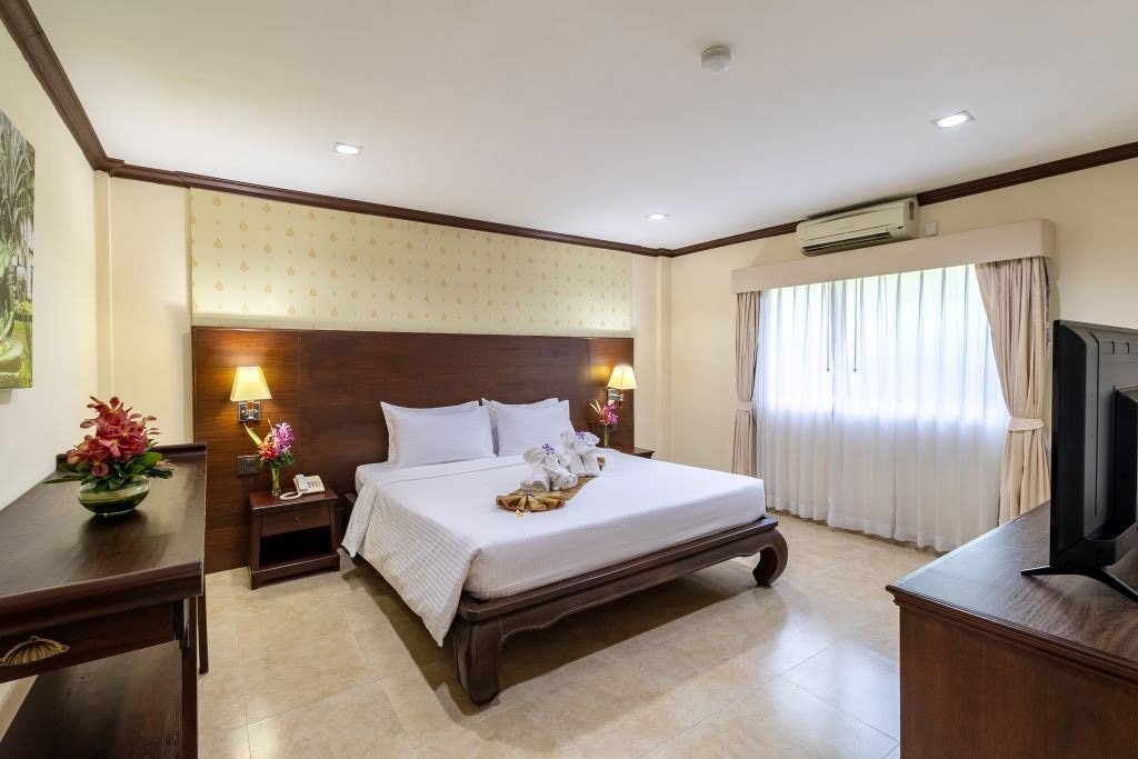 rooms-deluxe-1br-apartment-garden-view