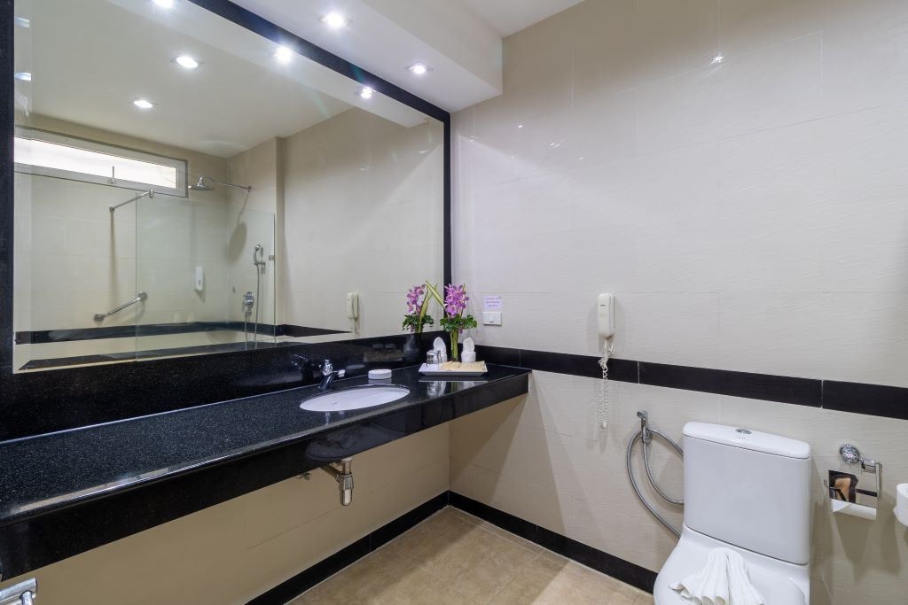 rooms-deluxe-1br-apartment-garden-view