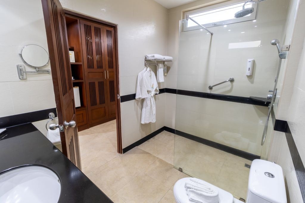 rooms-deluxe-1br-apartment-pool-view