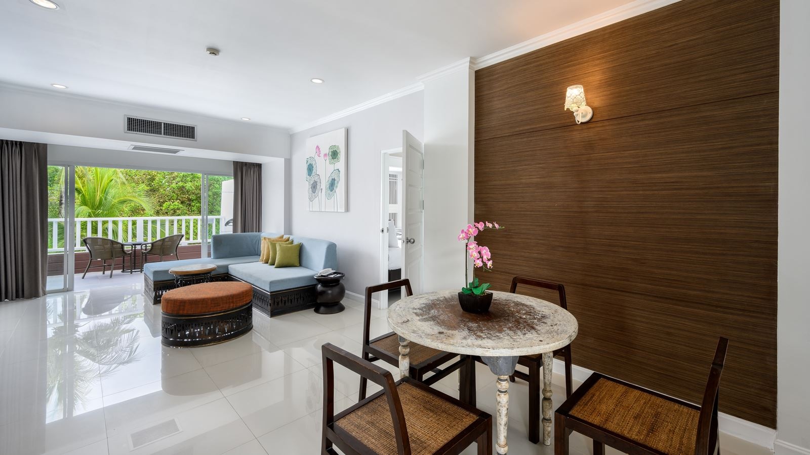 rooms-2-bedroom-family-suite-with-terrace