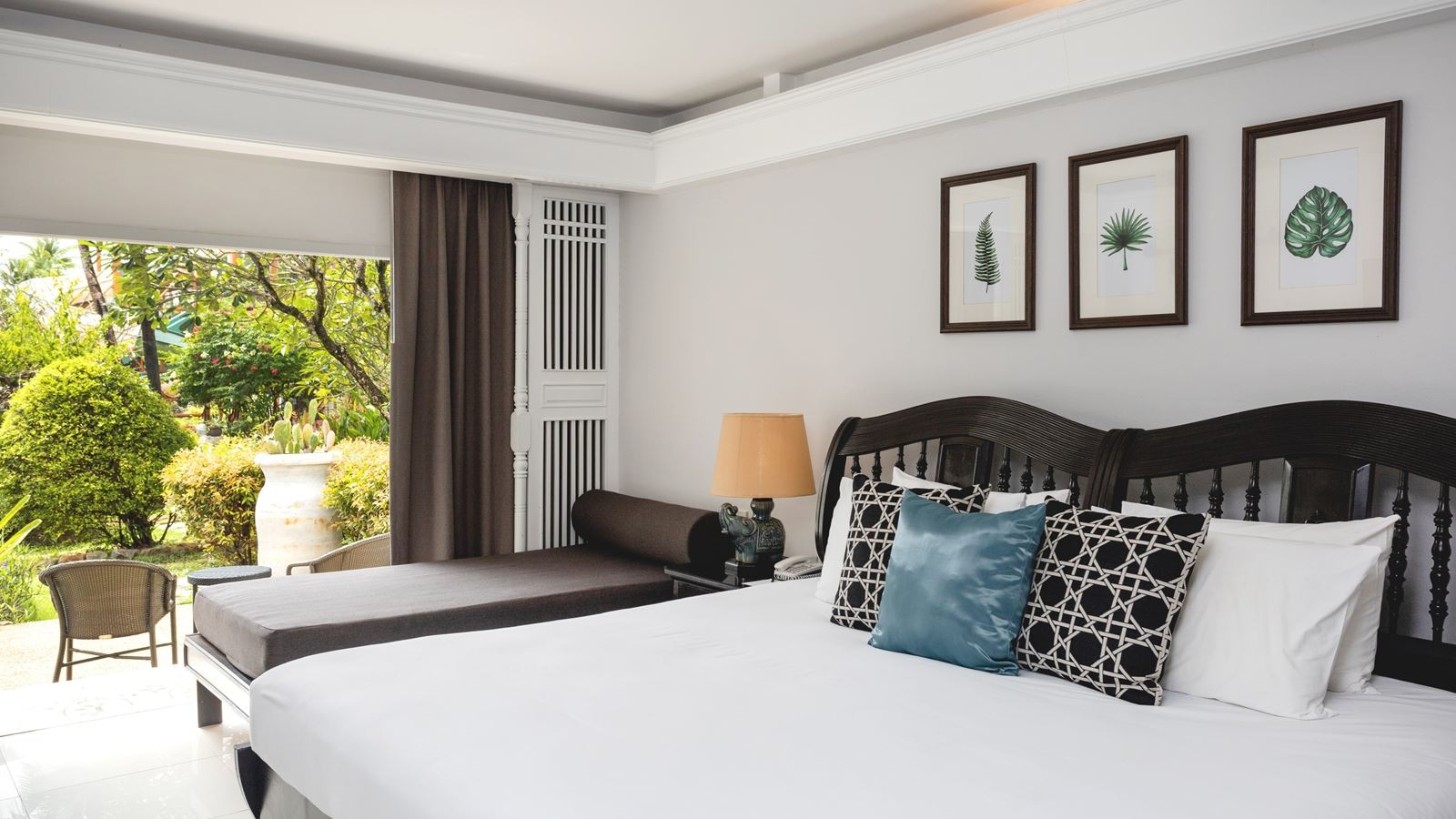 rooms-deluxe-terrace-garden-access