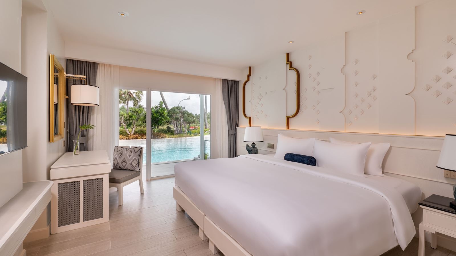 rooms-one-bedroom-lagoon-pool-access-suites