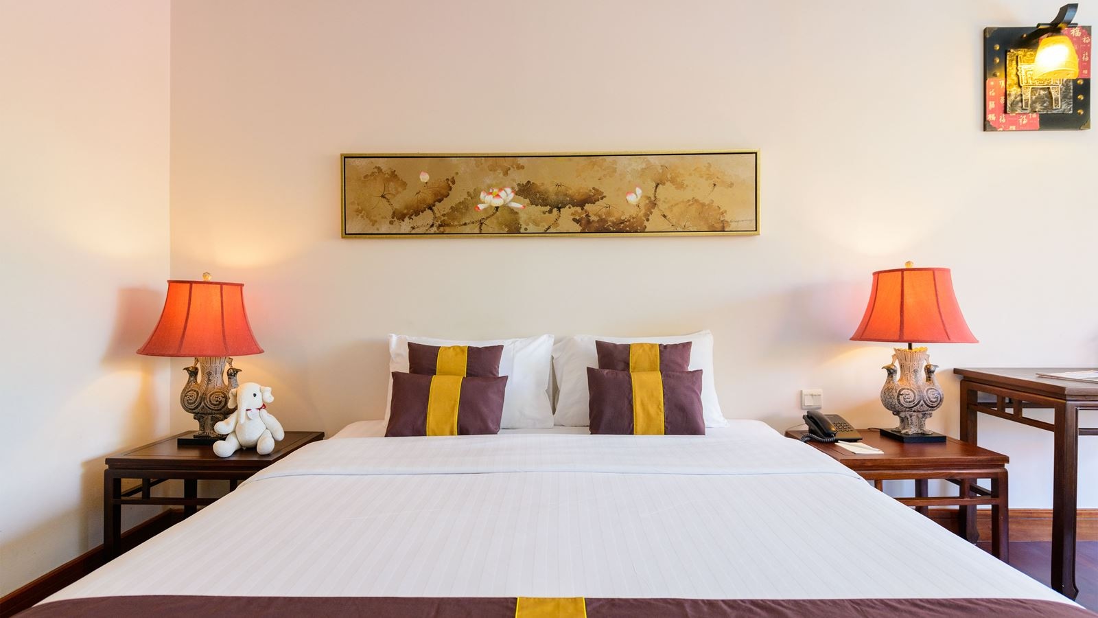 rooms-deluxe-pool-view