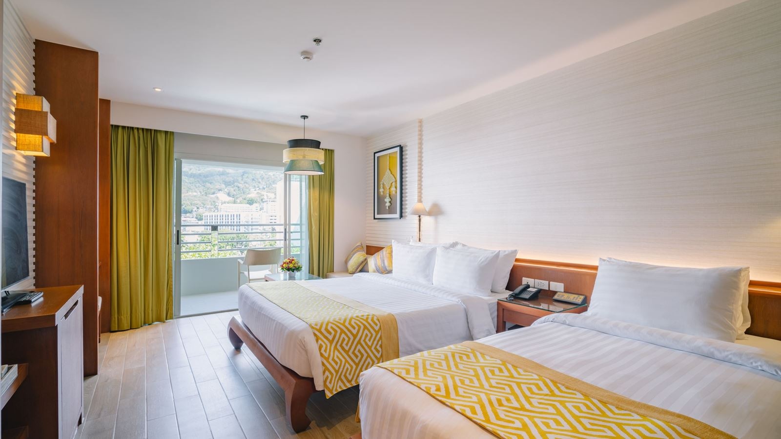 rooms-deluxe-royal-wing-1-queen-1-single