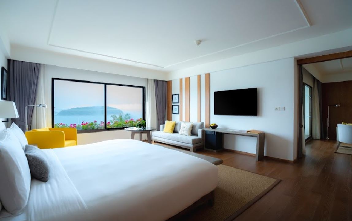 rooms-royal-ocean-view-suite