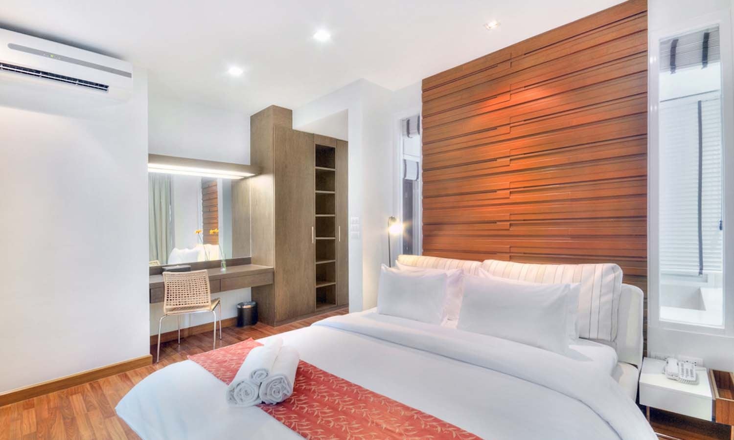 rooms-2-bedroom-corner-suite