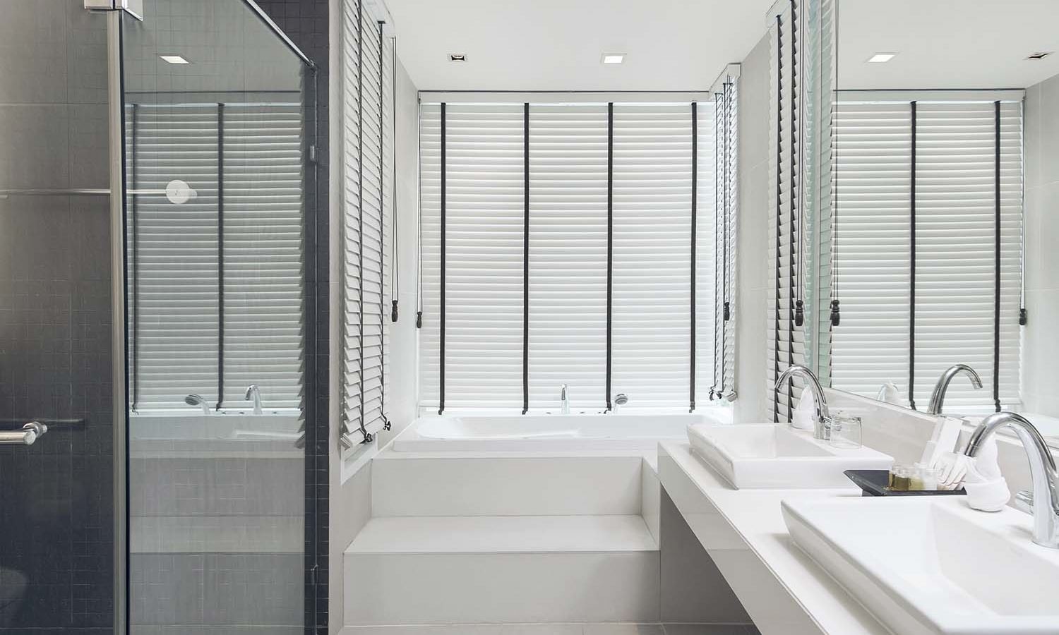 rooms-2-bedroom-corner-suite-pool-access