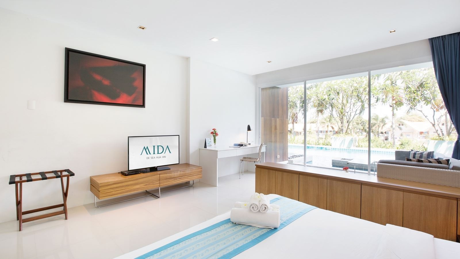 rooms-deluxe-pool-access