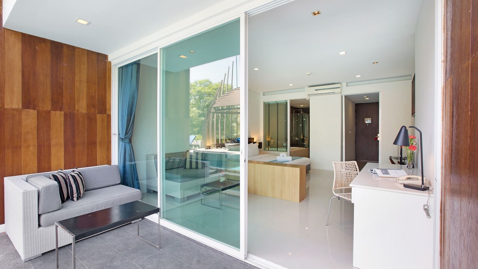 rooms-deluxe-pool-access