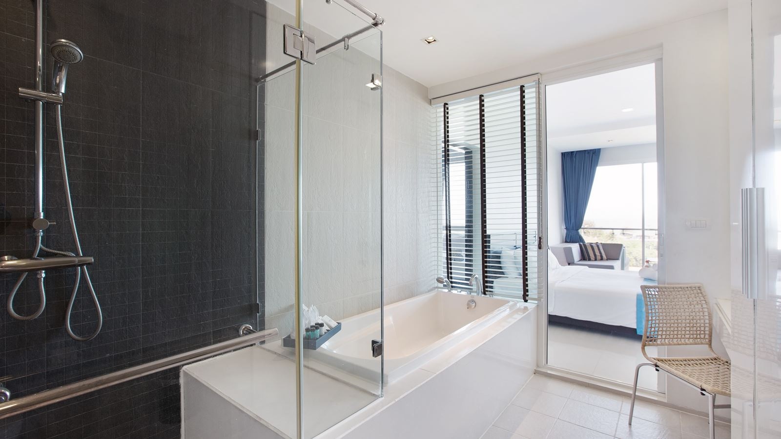 rooms-deluxe-2-bedrooms-family