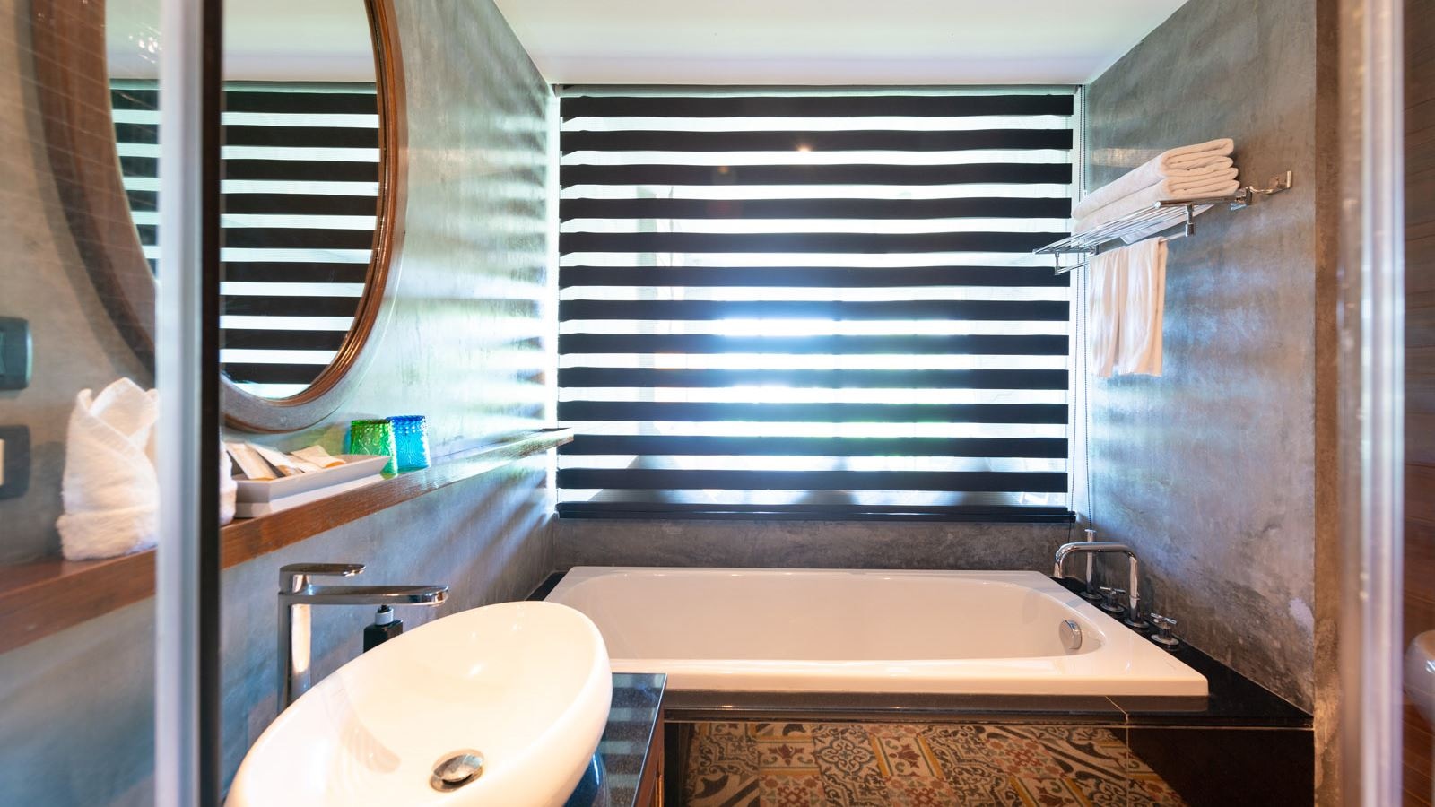 rooms-vintage-partial-seaview