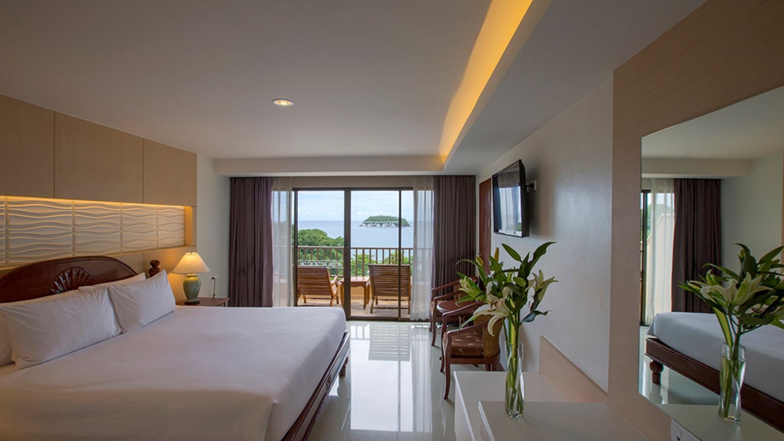 rooms-deluxe-sea-view-child-sharing-bed