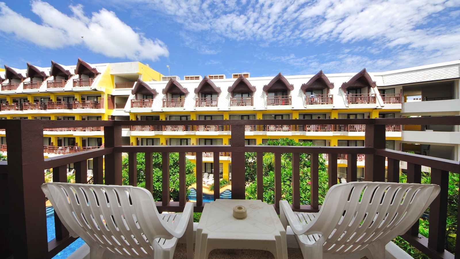 rooms-superior-pool-view