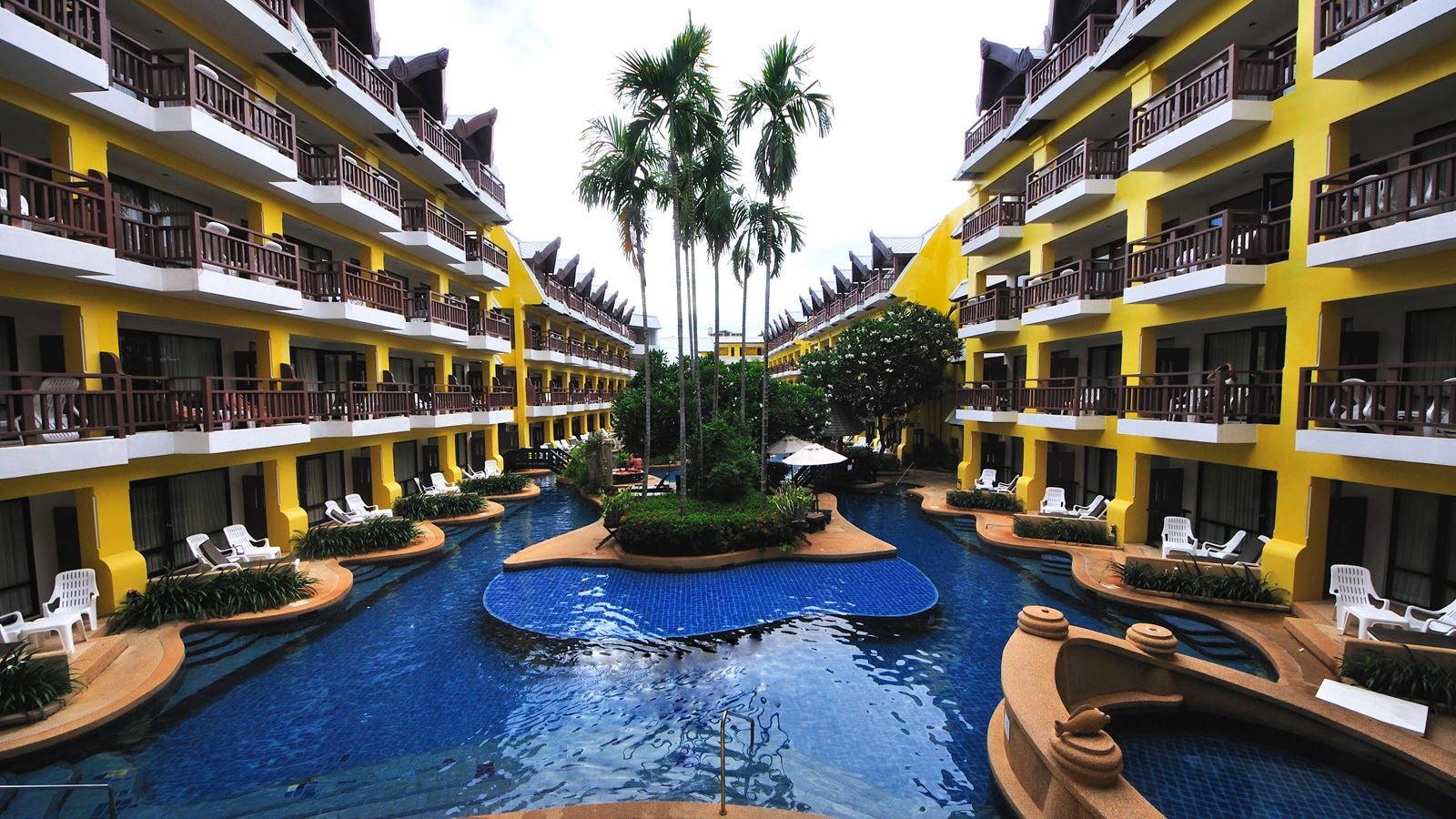 rooms-pool-access-room