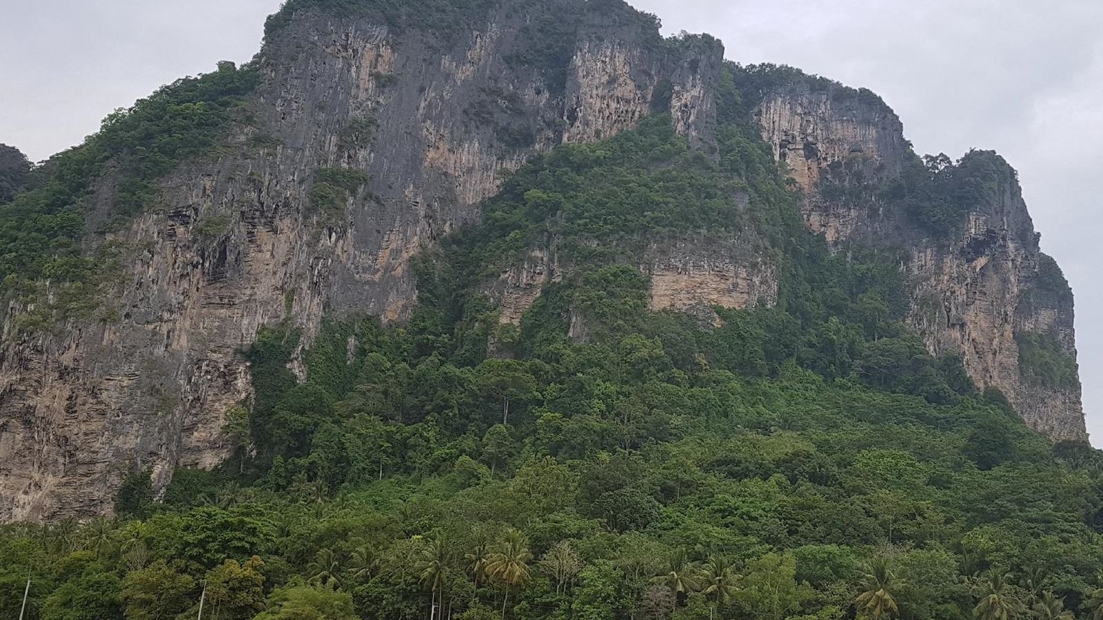 rooms-deluxe-cliff-view-room