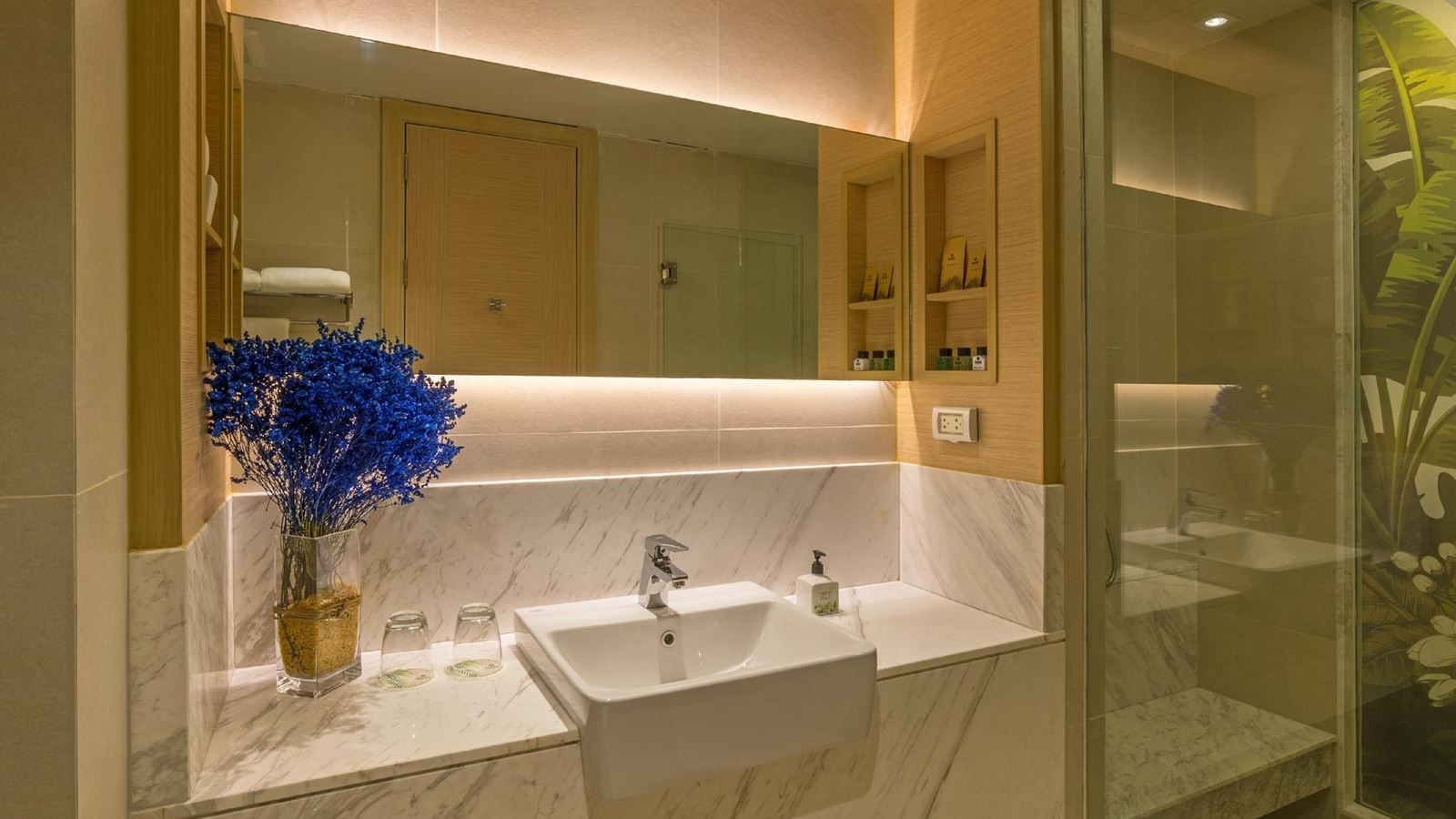 rooms-deluxe-seaview-room