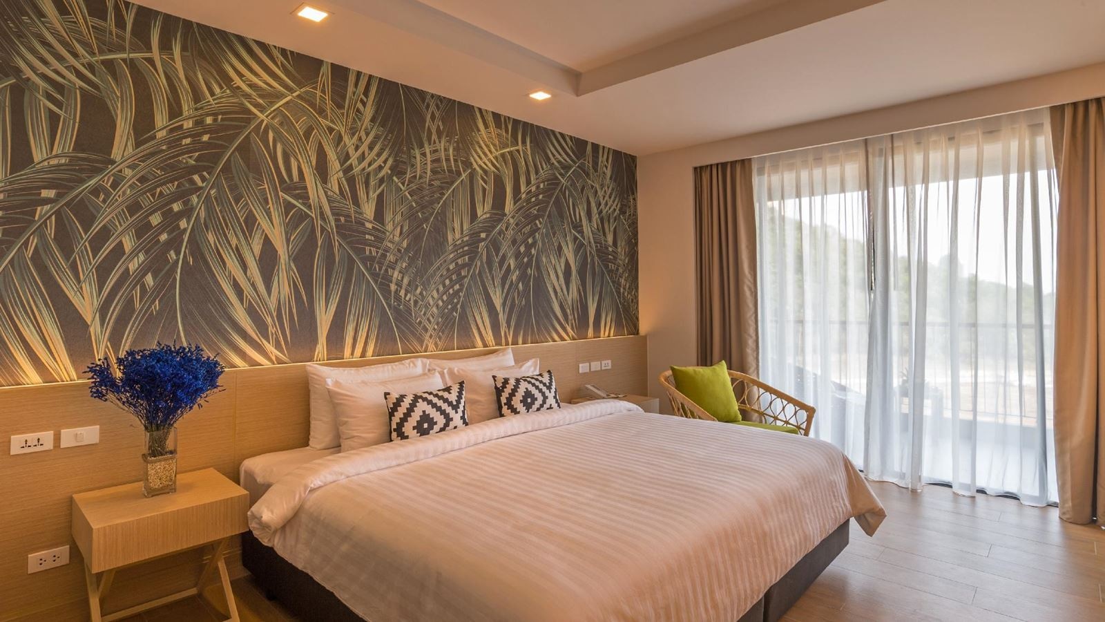 rooms-deluxe-seaview-room