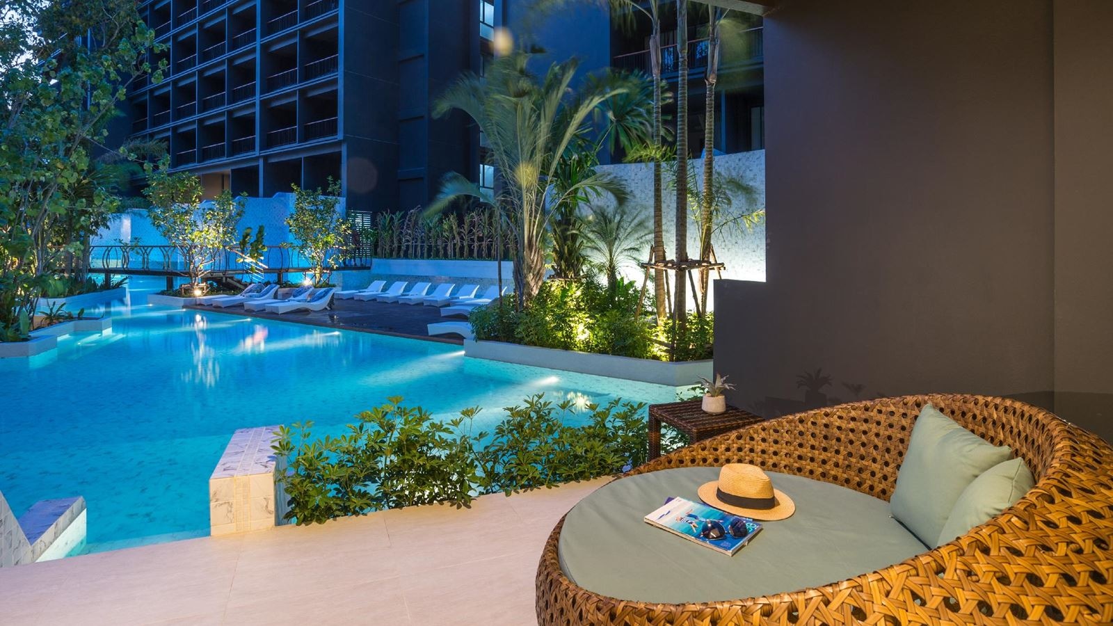 rooms-deluxe-pool-access