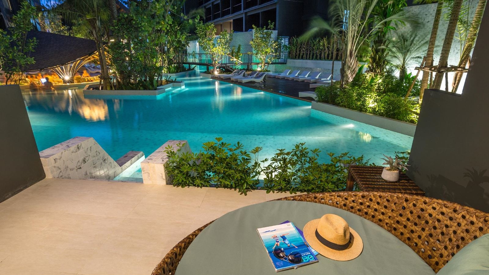 rooms-deluxe-pool-access