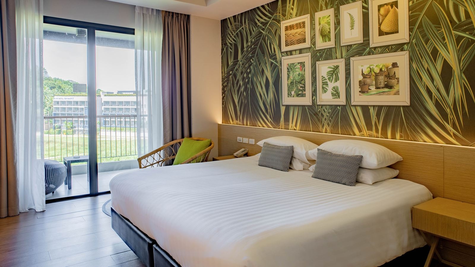 rooms-deluxe-cliff-view-room