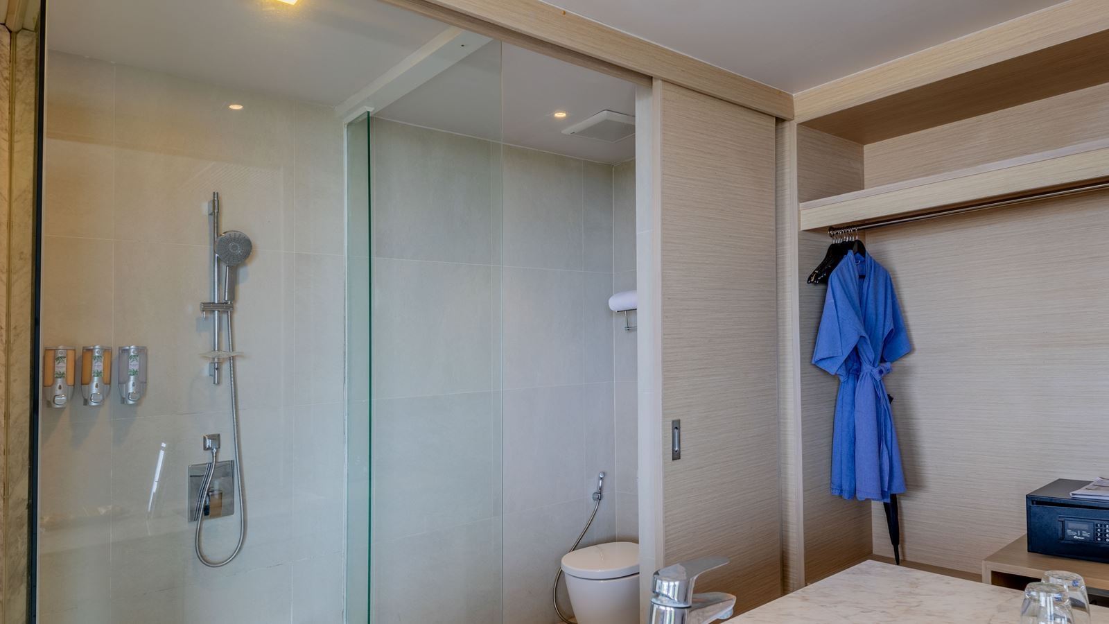 rooms-deluxe-seaview-with-outdoor-bathtub