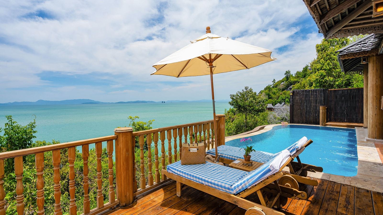 rooms-seawater-pool-villa