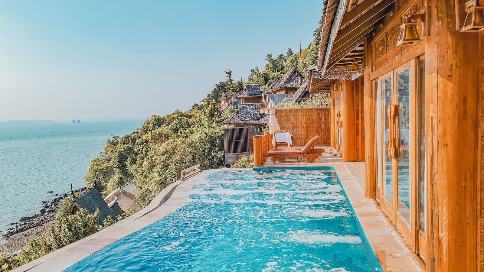 rooms-seawater-pool-villa