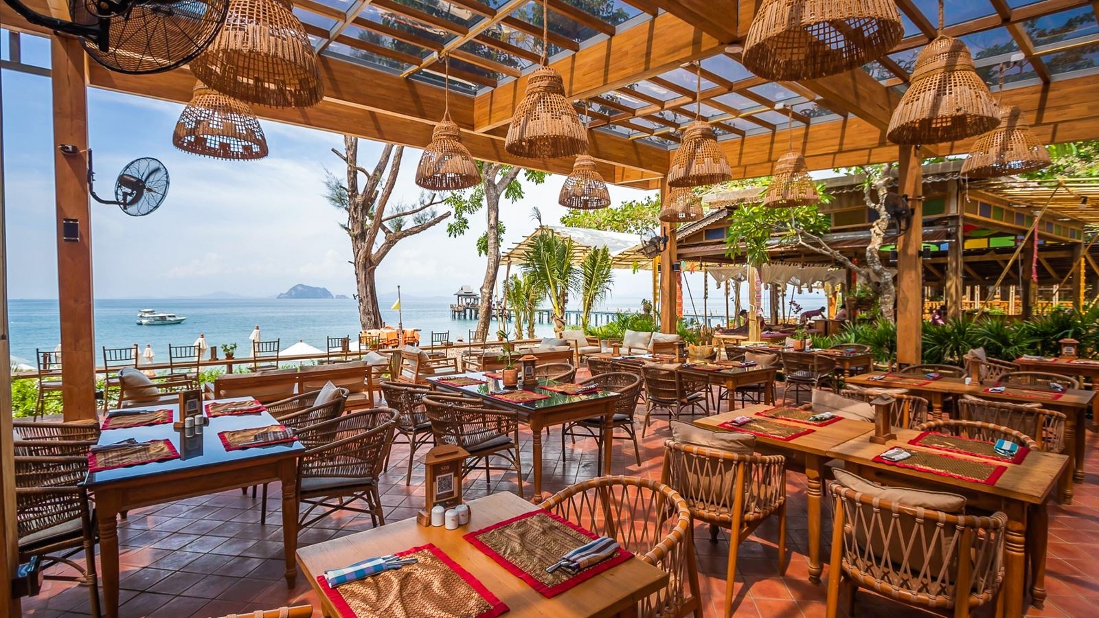 bars-by-the-sea-restaurant-and-bar