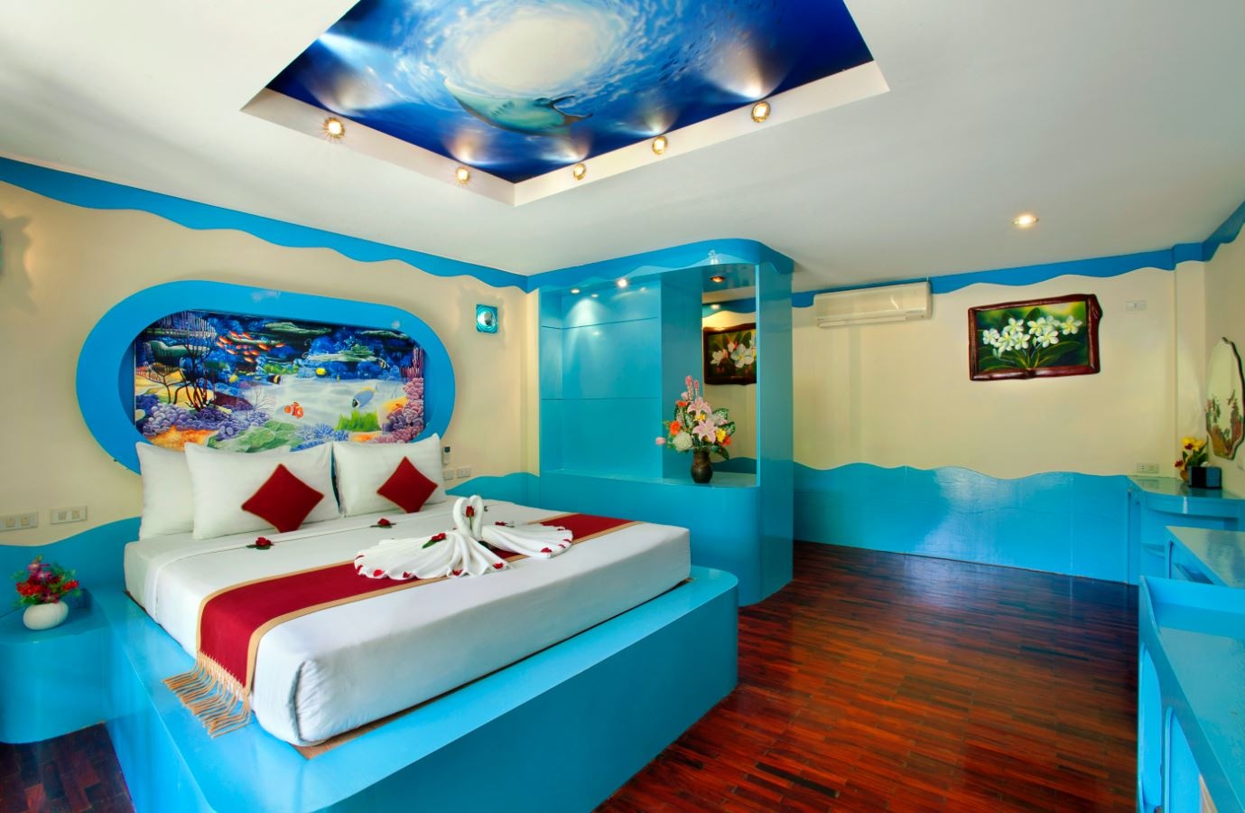 rooms-aquarium-suite