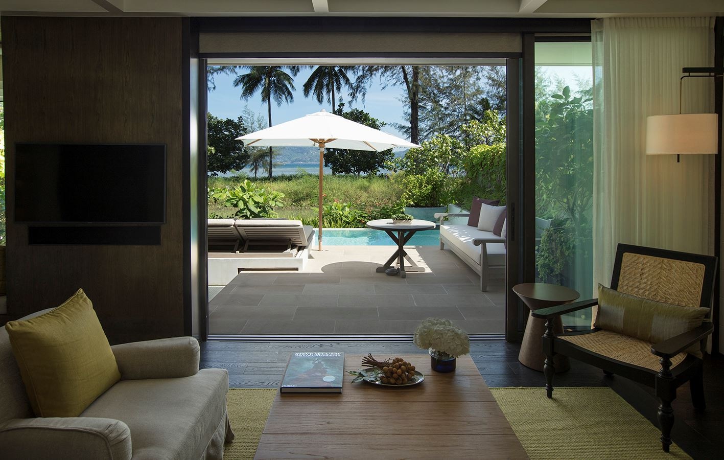 rooms-oceanfront-pool-pavilion