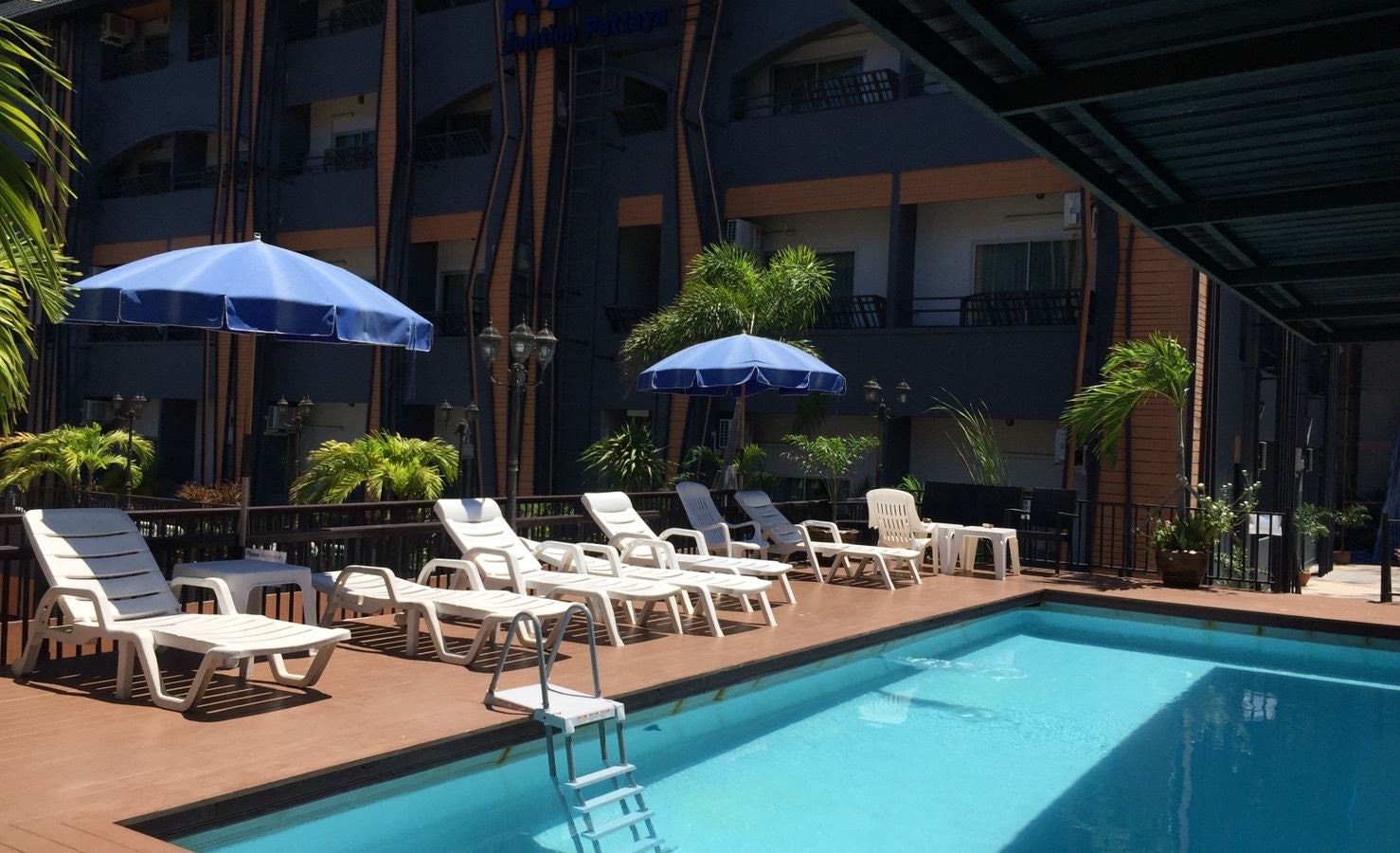 pools-outdoor--indoor-pool