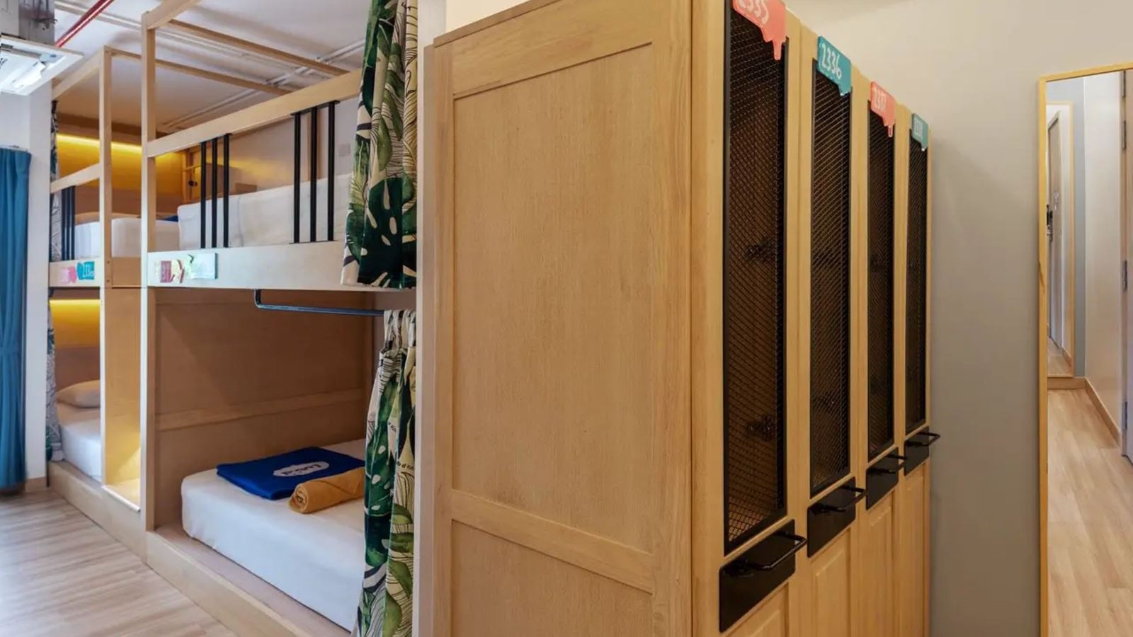 rooms-tribe-hideout-ladies--shared-bathroom