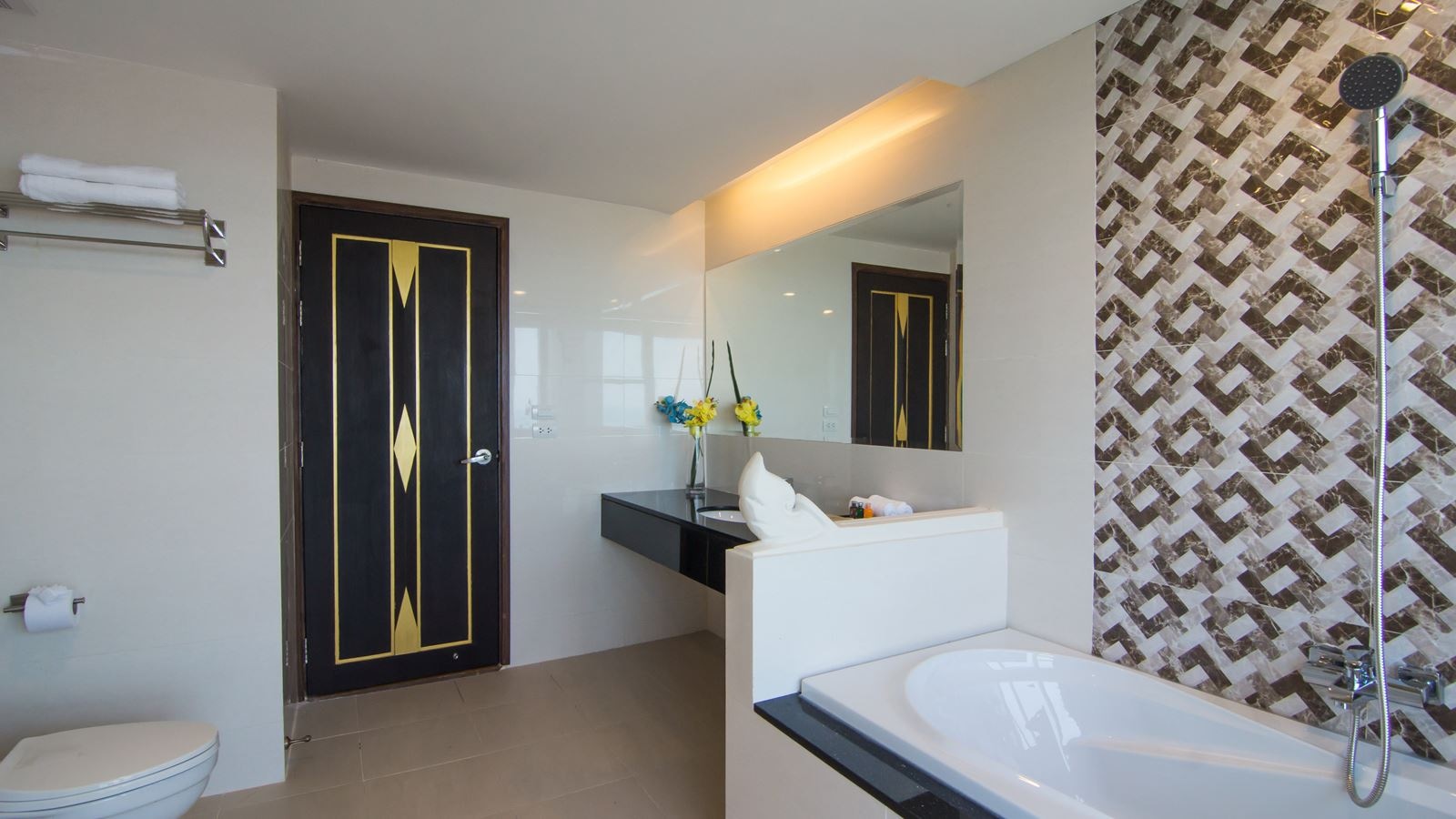 rooms-heritage-front-beach-suite