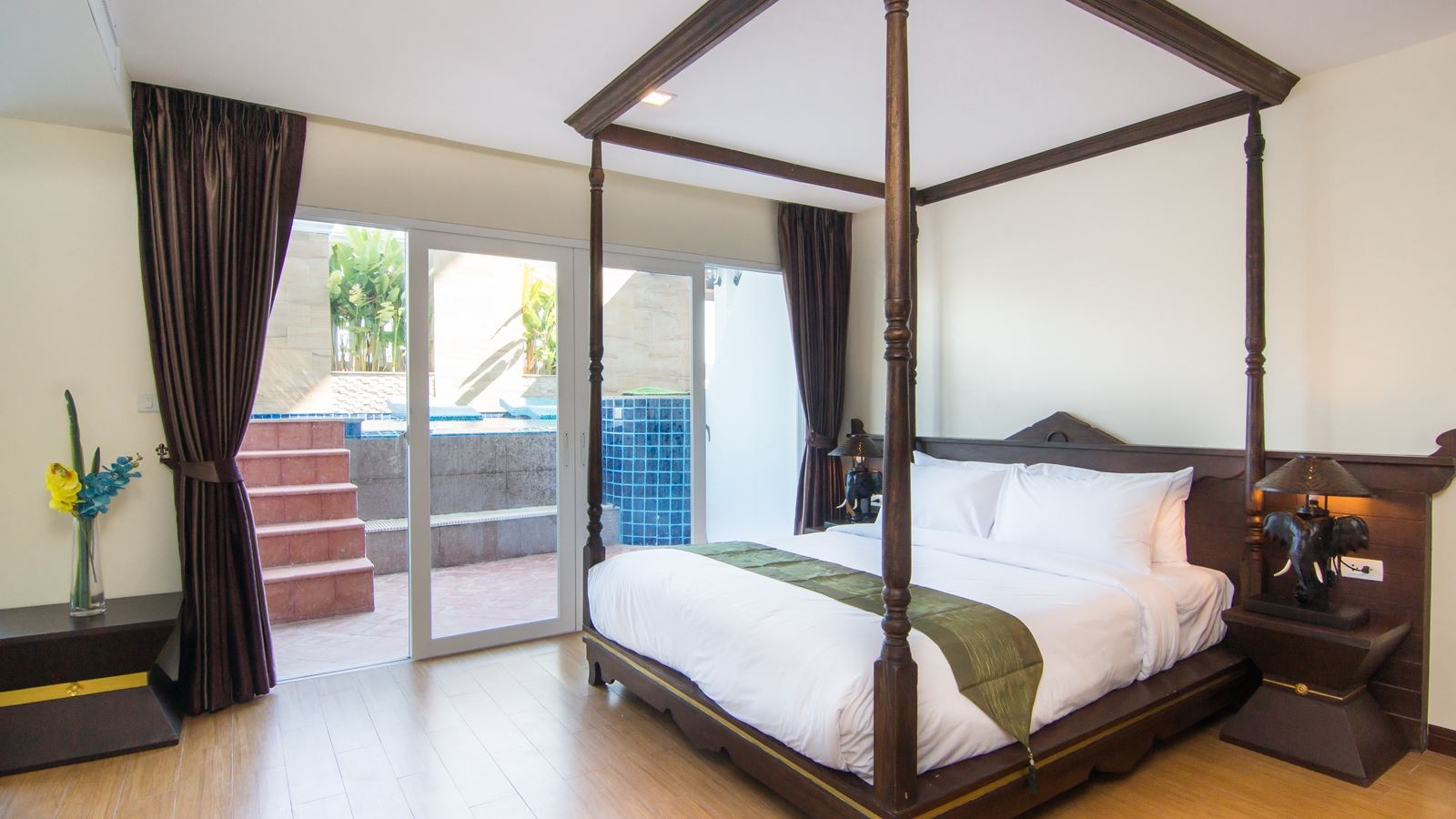 rooms-heritage-luxury-suite-pool-access