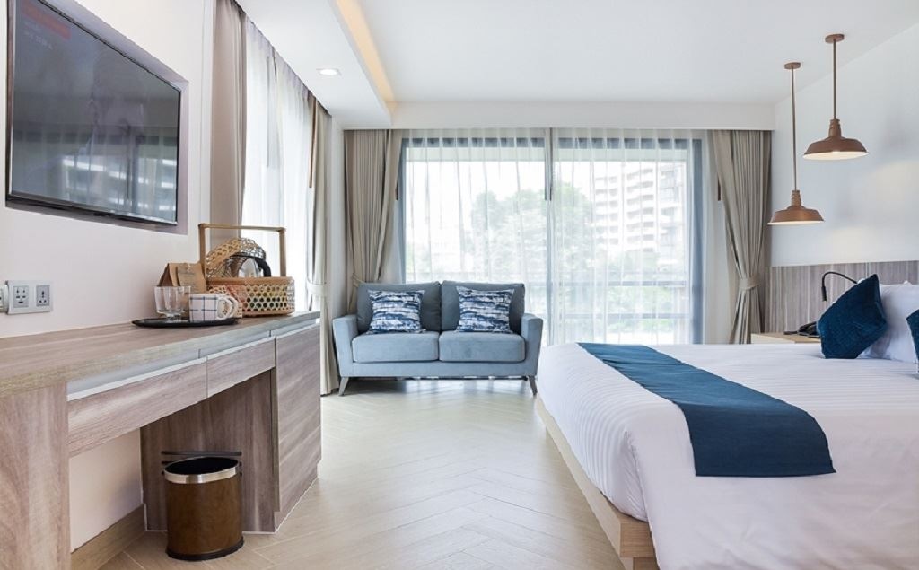 rooms-corner-suite-room