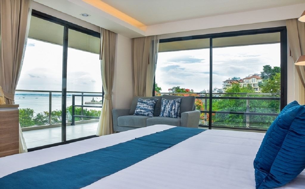 rooms-corner-suite-room